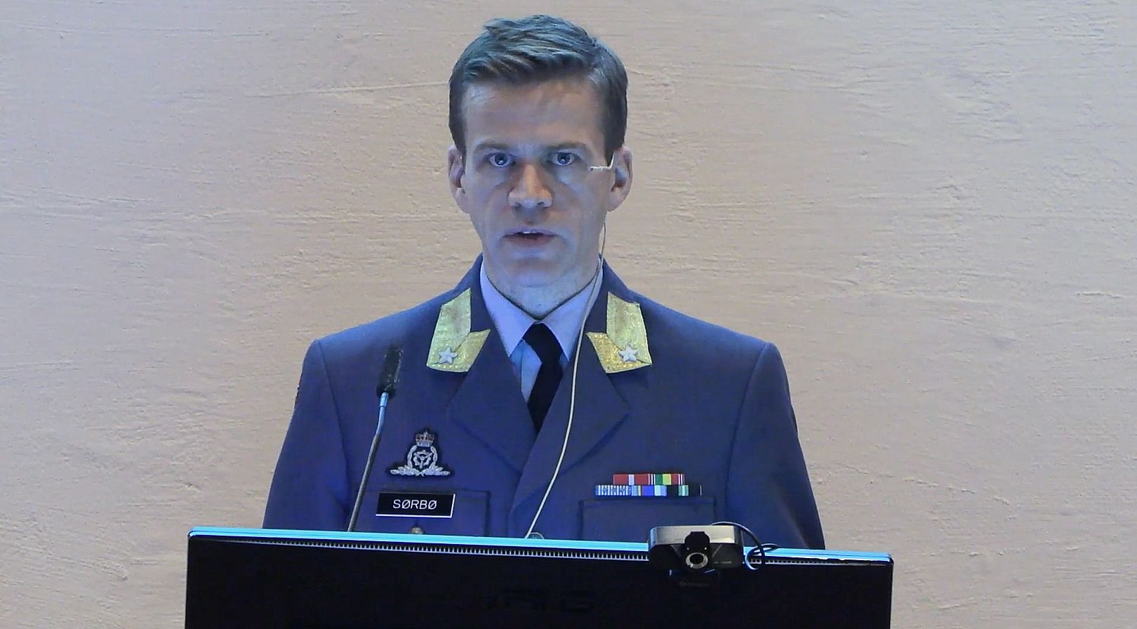 – Vi står i en tid der vi må prioritere hardere og styrke evnen til å stå i en langvarig konflikt. Da må det vi har faktisk virke, sa Sørbø. Skjermdump: Norsk Forsvarsforening