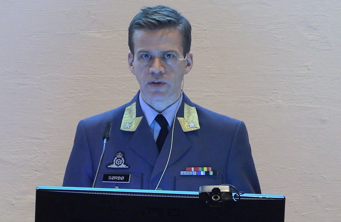 – Vi står i en tid der vi må prioritere hardere og styrke evnen til å stå i en langvarig konflikt. Da må det vi har faktisk virke, sa Sørbø. Skjermdump: Norsk Forsvarsforening