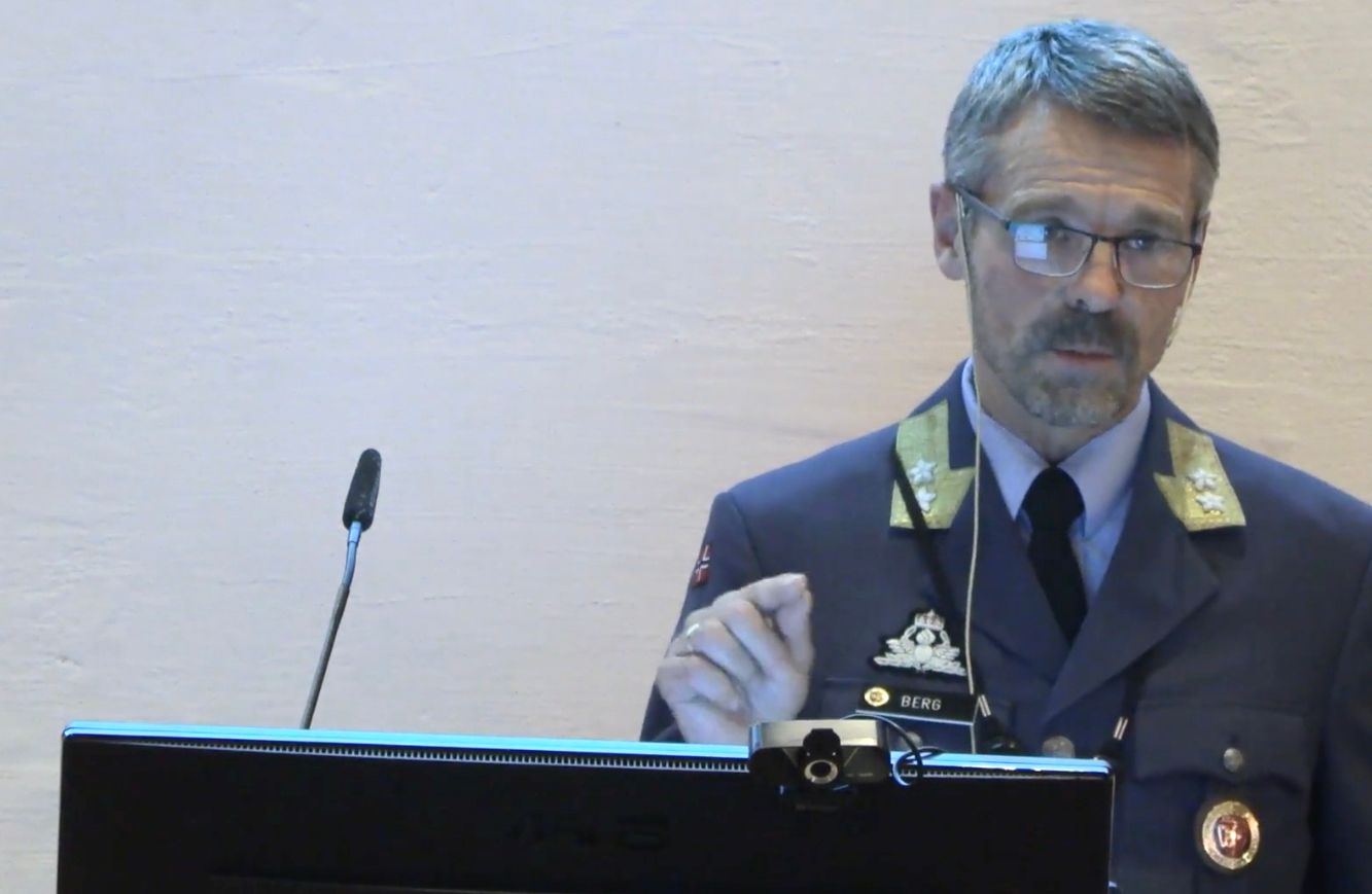 Generalmajor Berg understreket at evne og effekt må stå i sentrum – ikke bare plattformer – og at Forsvaret må være villig til å tilpasse seg en verden i rask endring. Skjermdump Norsk Forsvarsforening