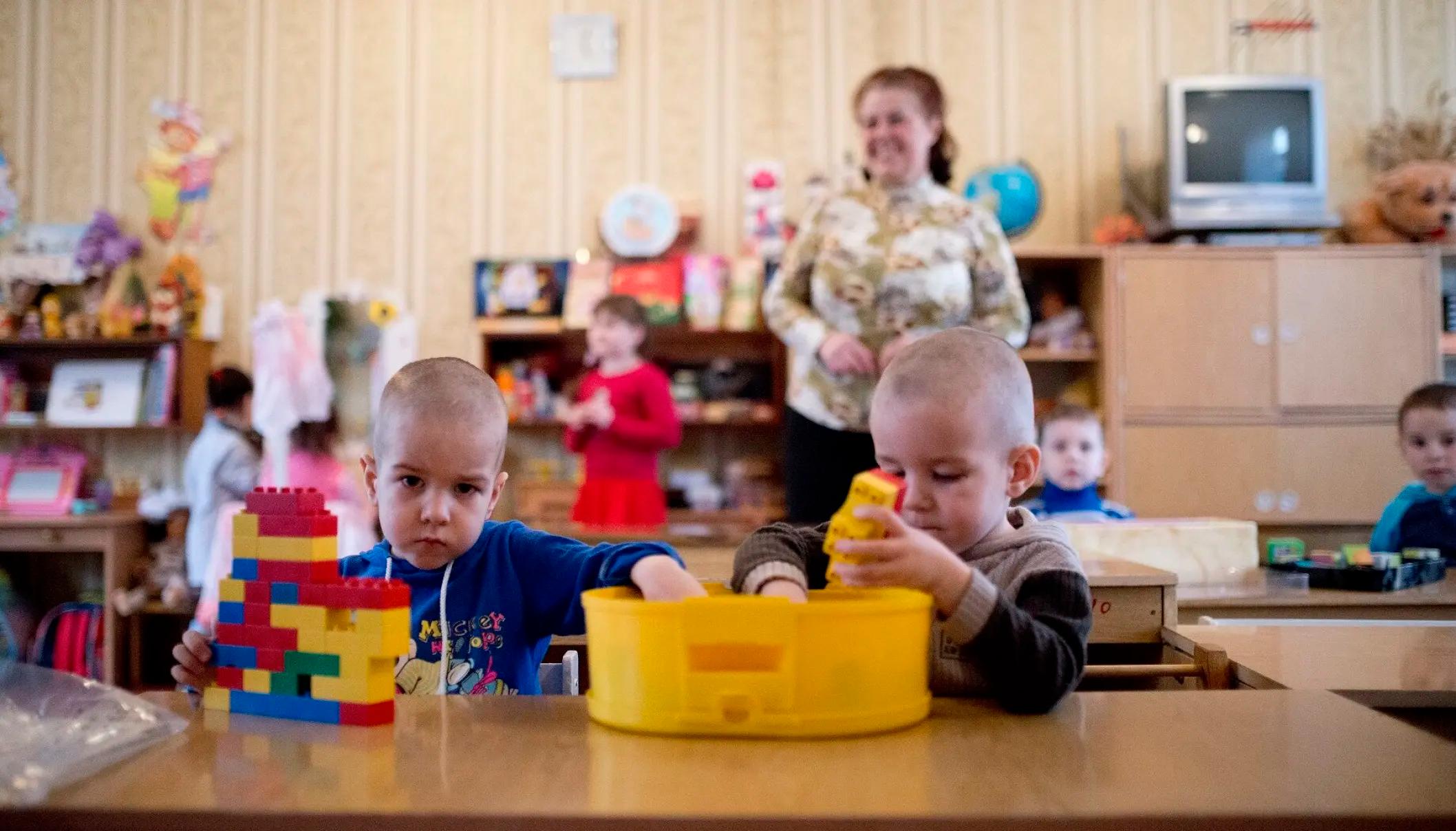 Barn fra et av barnehjemmene som nå ligger bak russiske linjer. Foto: Torgrim Halvari
