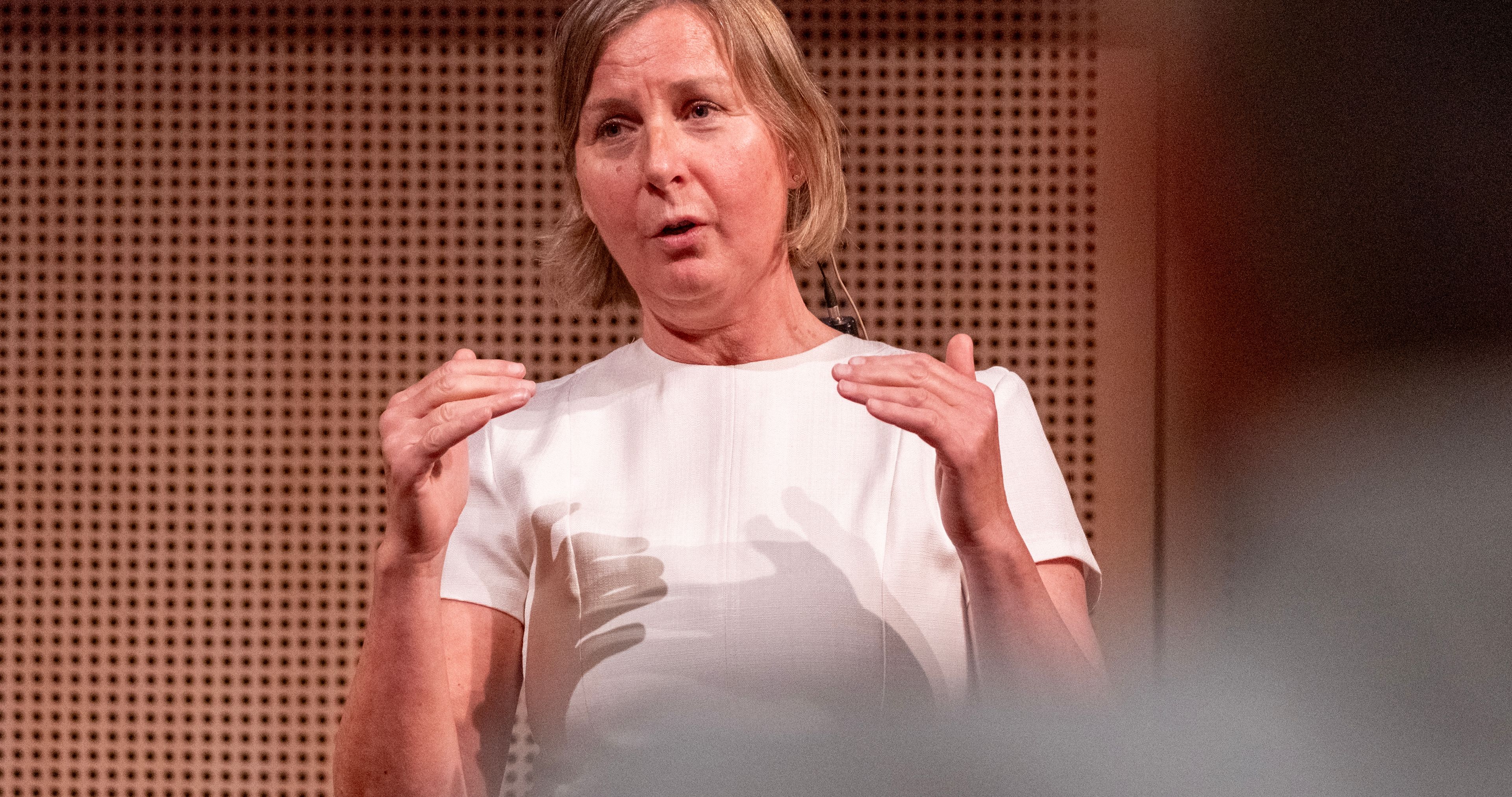 Bilde av Elisabeth Aarsæth leder DSB