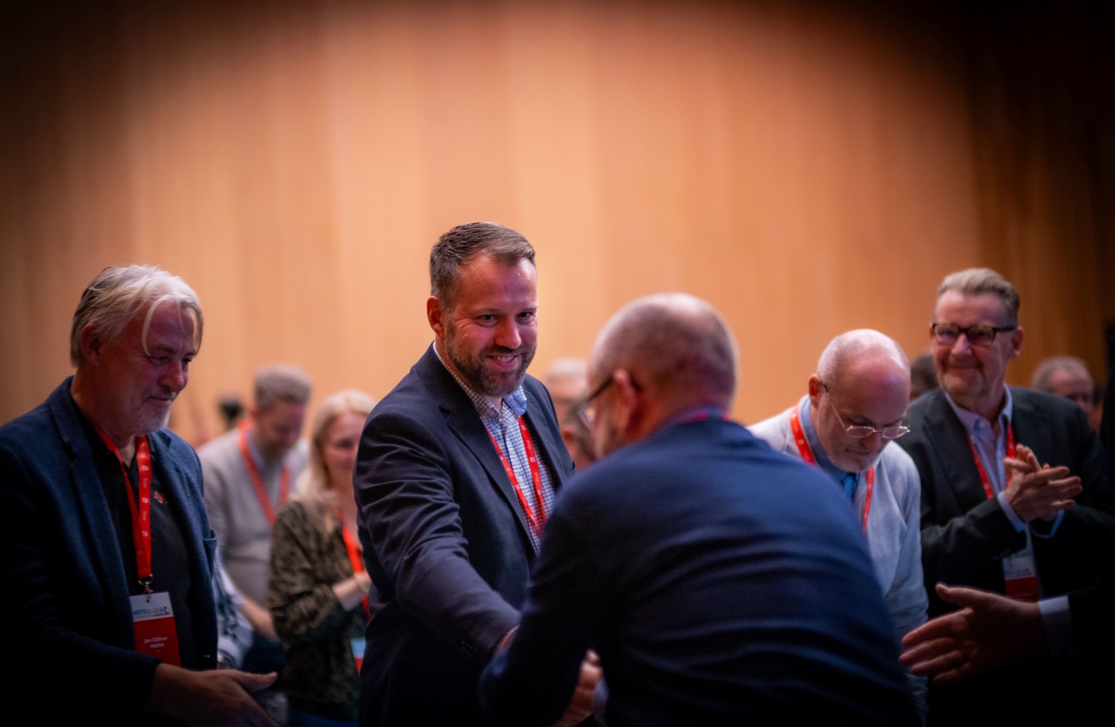 Nyvalgt nestleder i LOstat blir gratulert