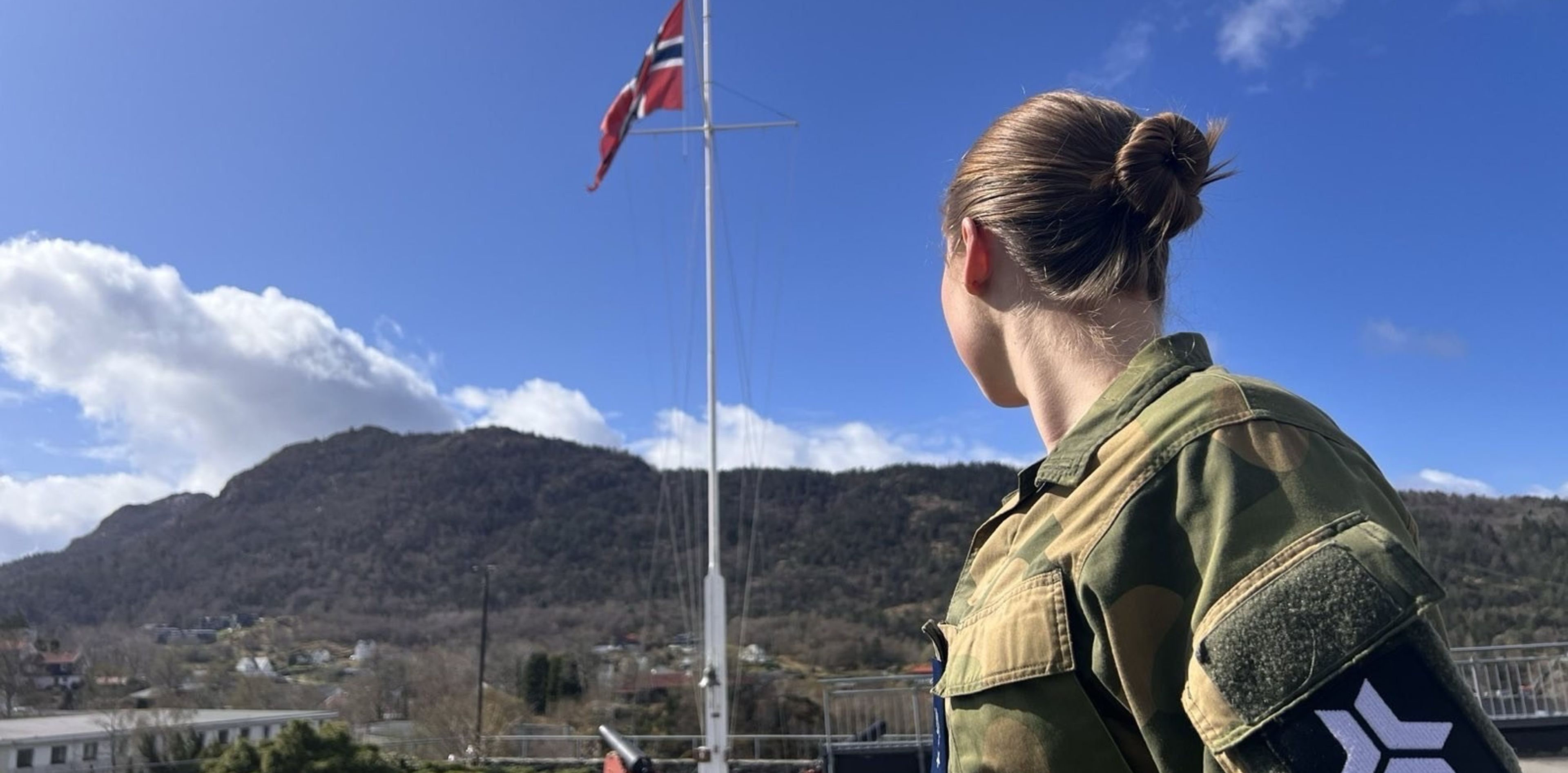 Kadett og norsk flagg