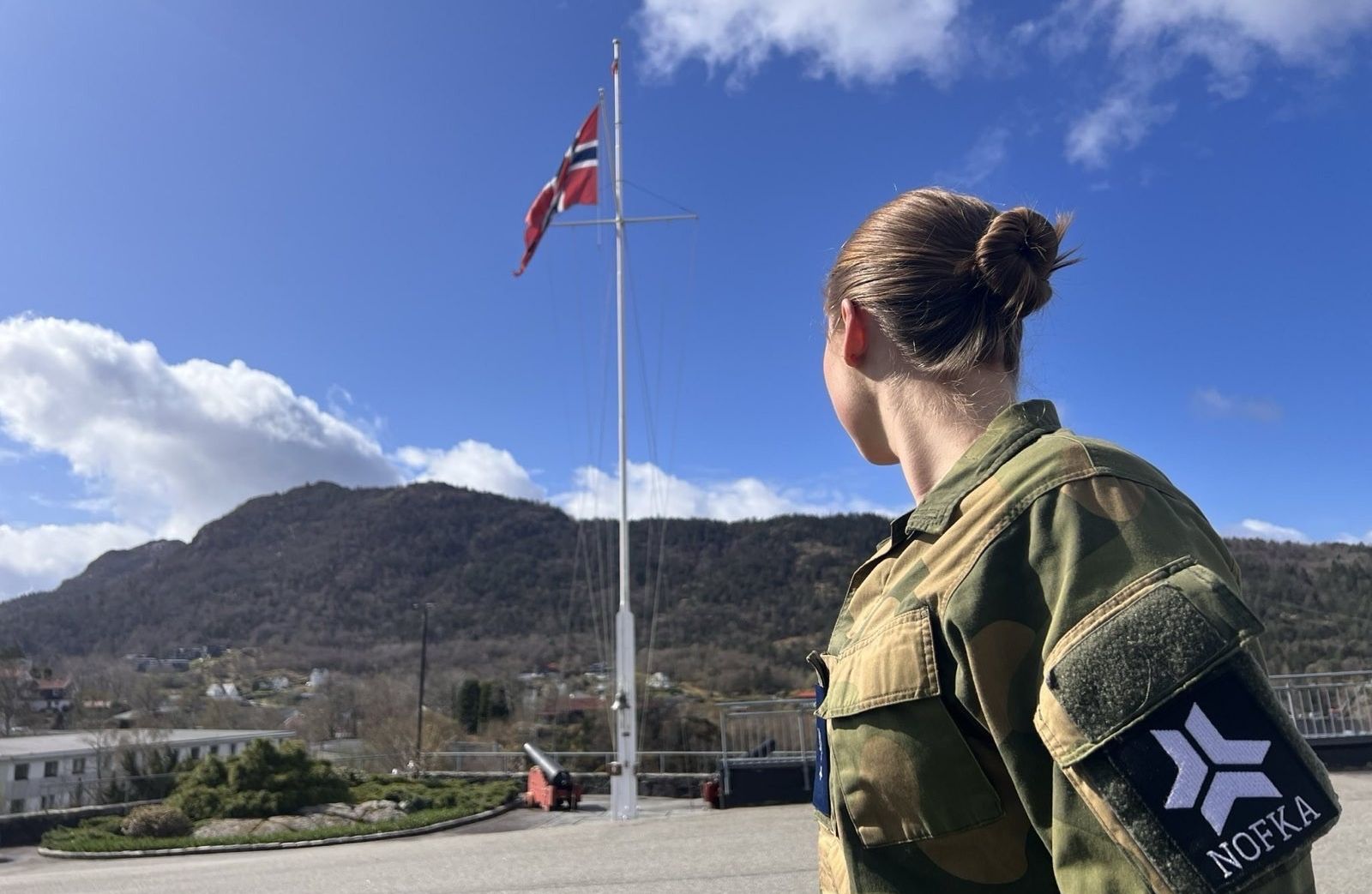 Kadett og norsk flagg