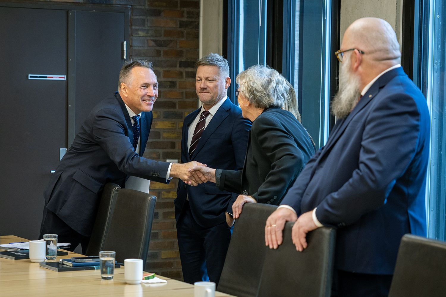 Utvalget som har evaluert etterretningstjenesteloven overleverte 15. september sin rapport til forsvarsminister Tore O. Sandvik. Foto: Synne Kvam / Forsvarsdepartementet