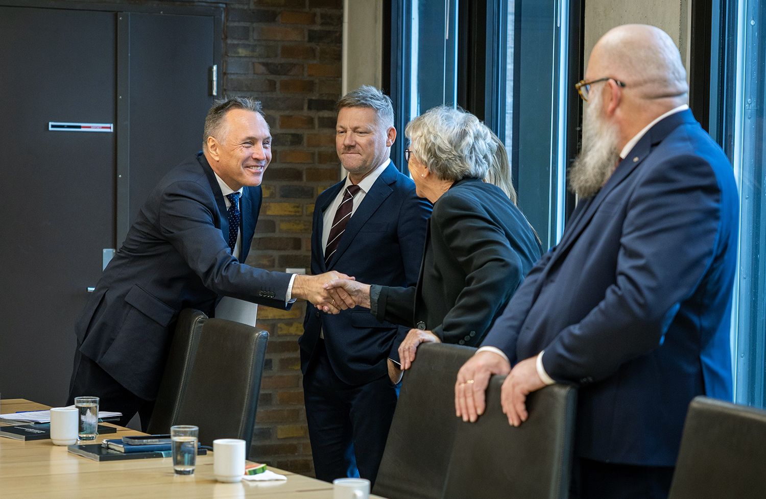 Utvalget som har evaluert etterretningstjenesteloven overleverte 15. september sin rapport til forsvarsminister Tore O. Sandvik. Foto: Synne Kvam / Forsvarsdepartementet