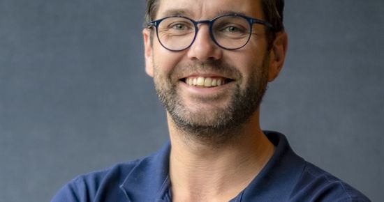 Bilde av en smilende Kenneth
