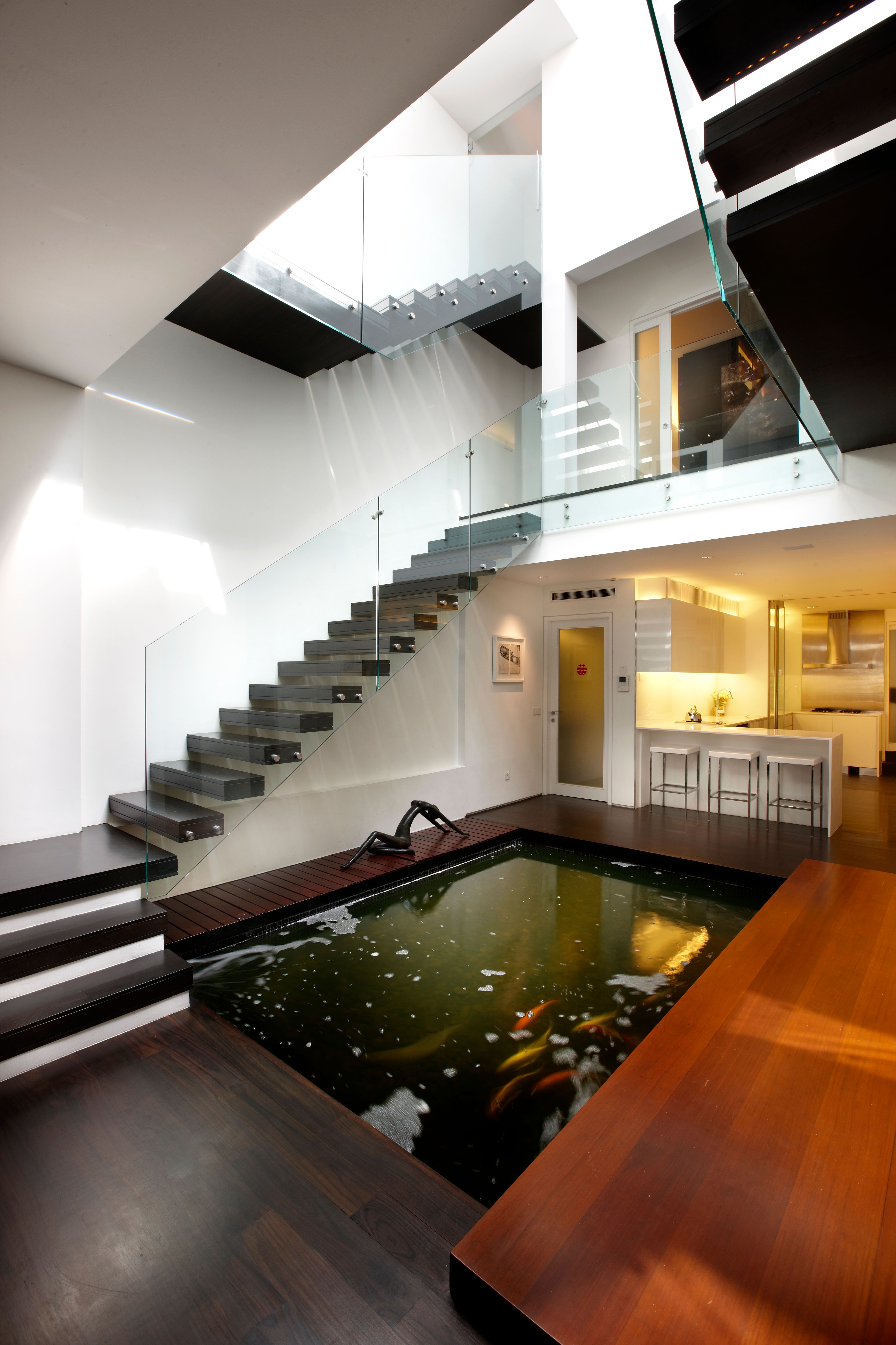 128G Cairnhill Road by RichardHO Architects