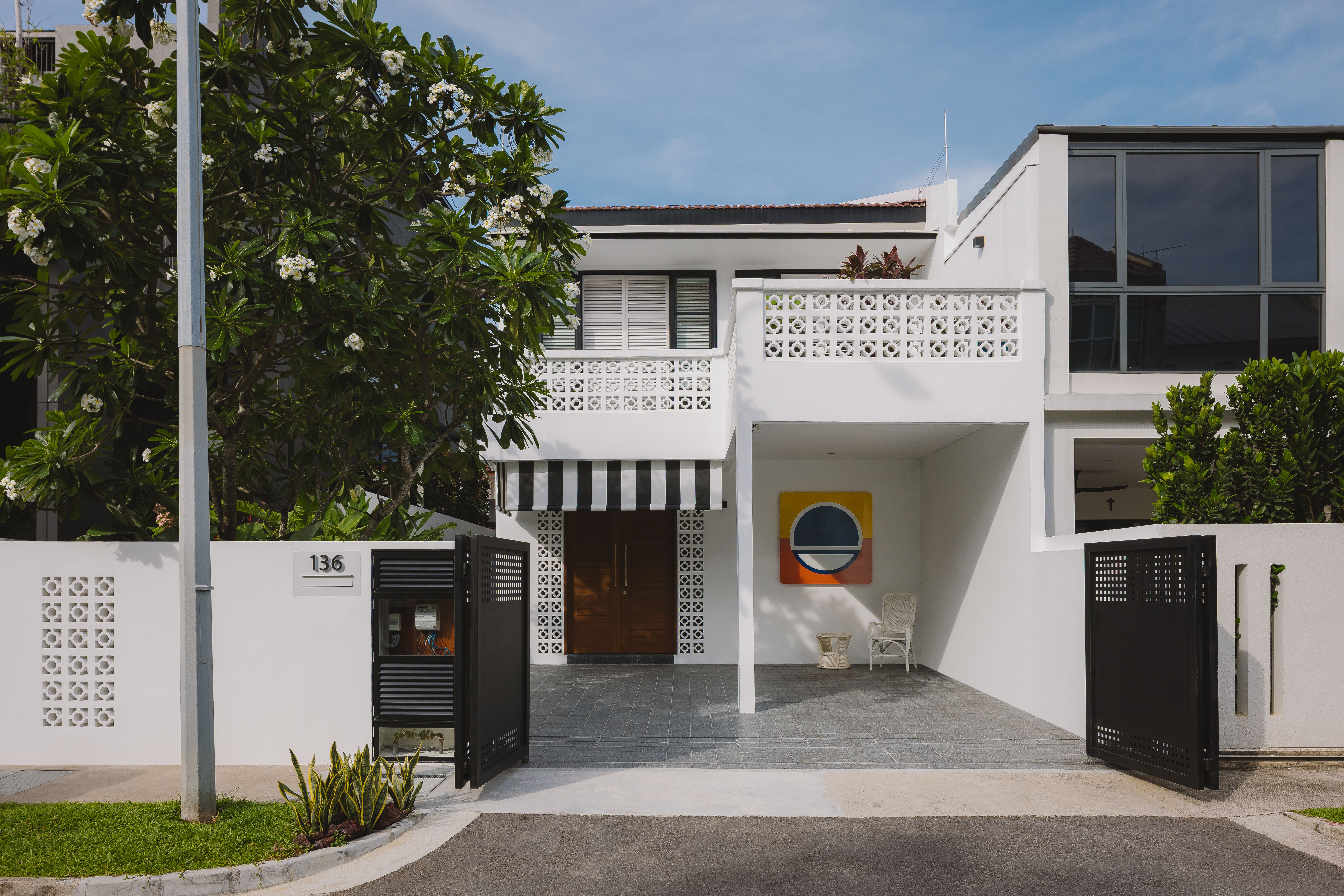 136 Carpmael Road by RichardHO Architects