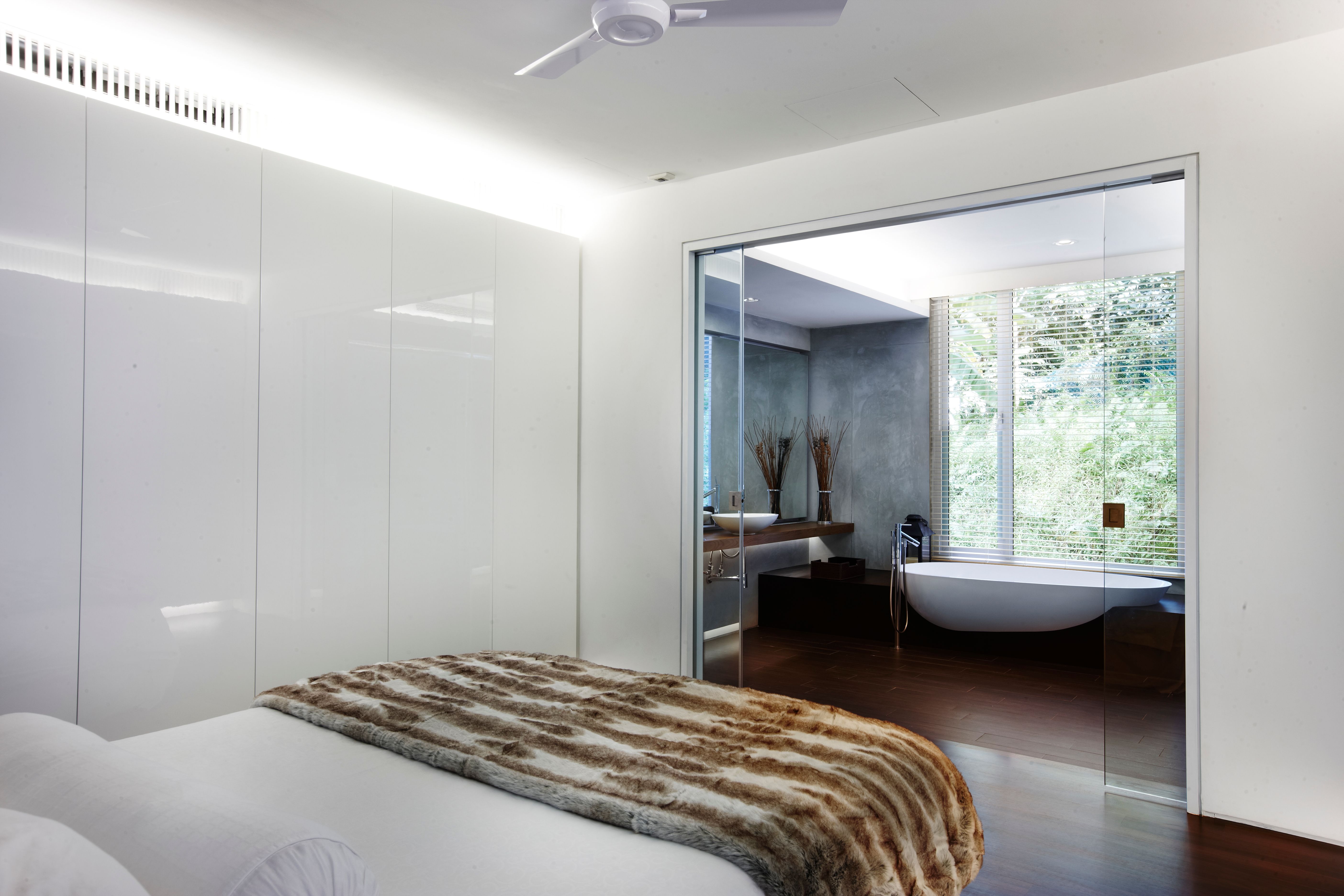 128G Cairnhill Road by RichardHO Architects