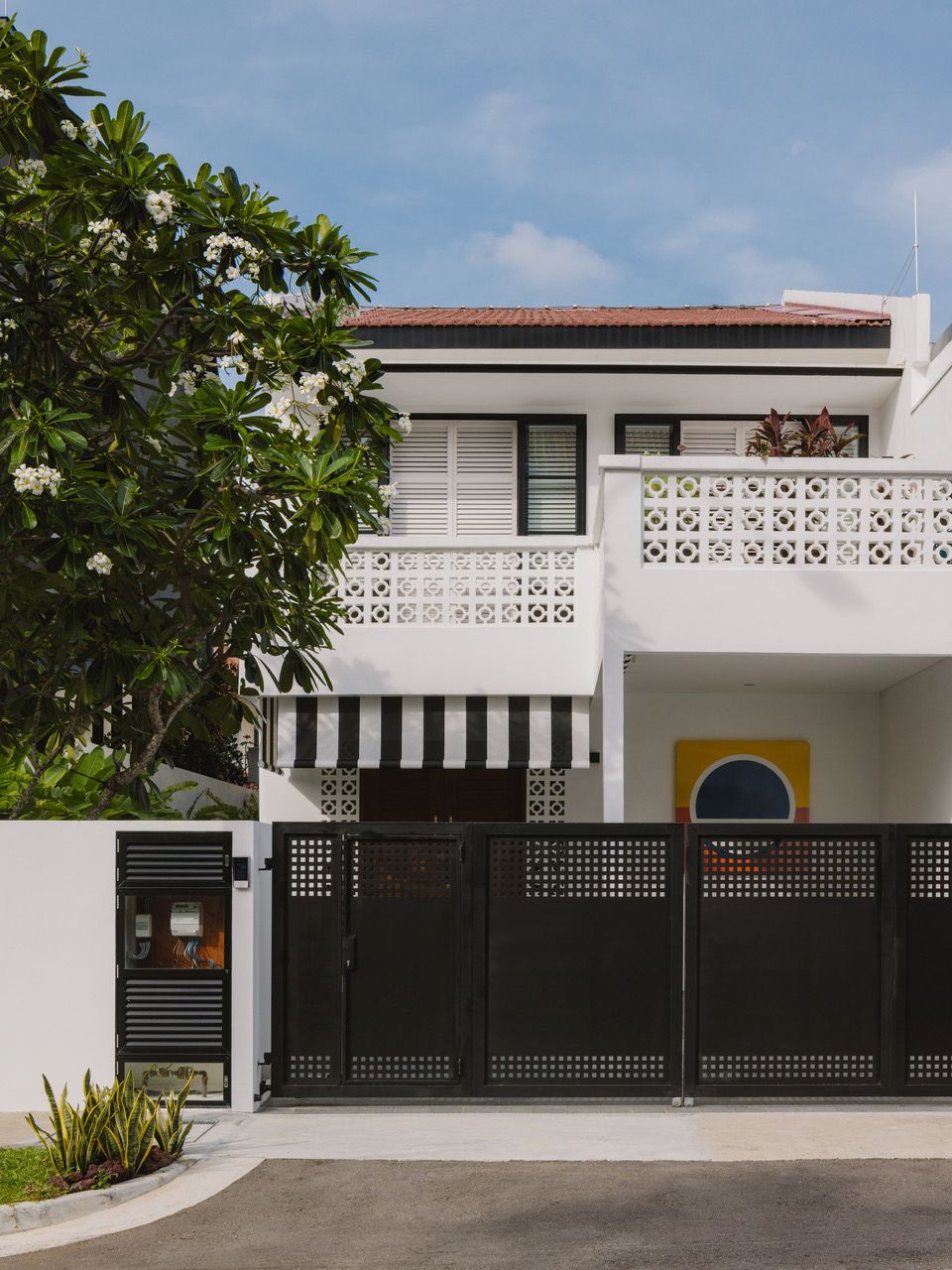 House at Carpmael Road by RichardHO Architects