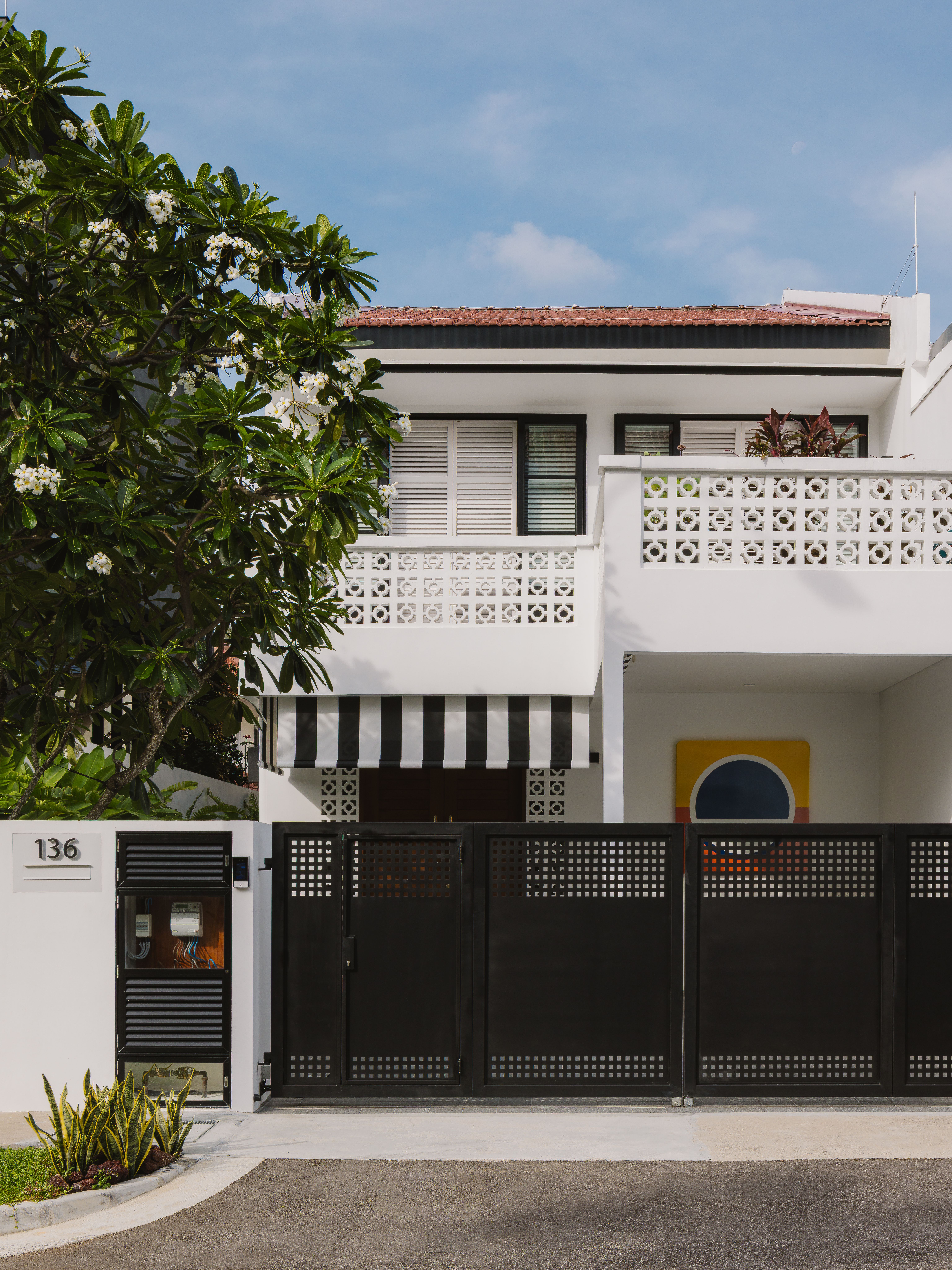 136 Carpmael Road by RichardHO Architects