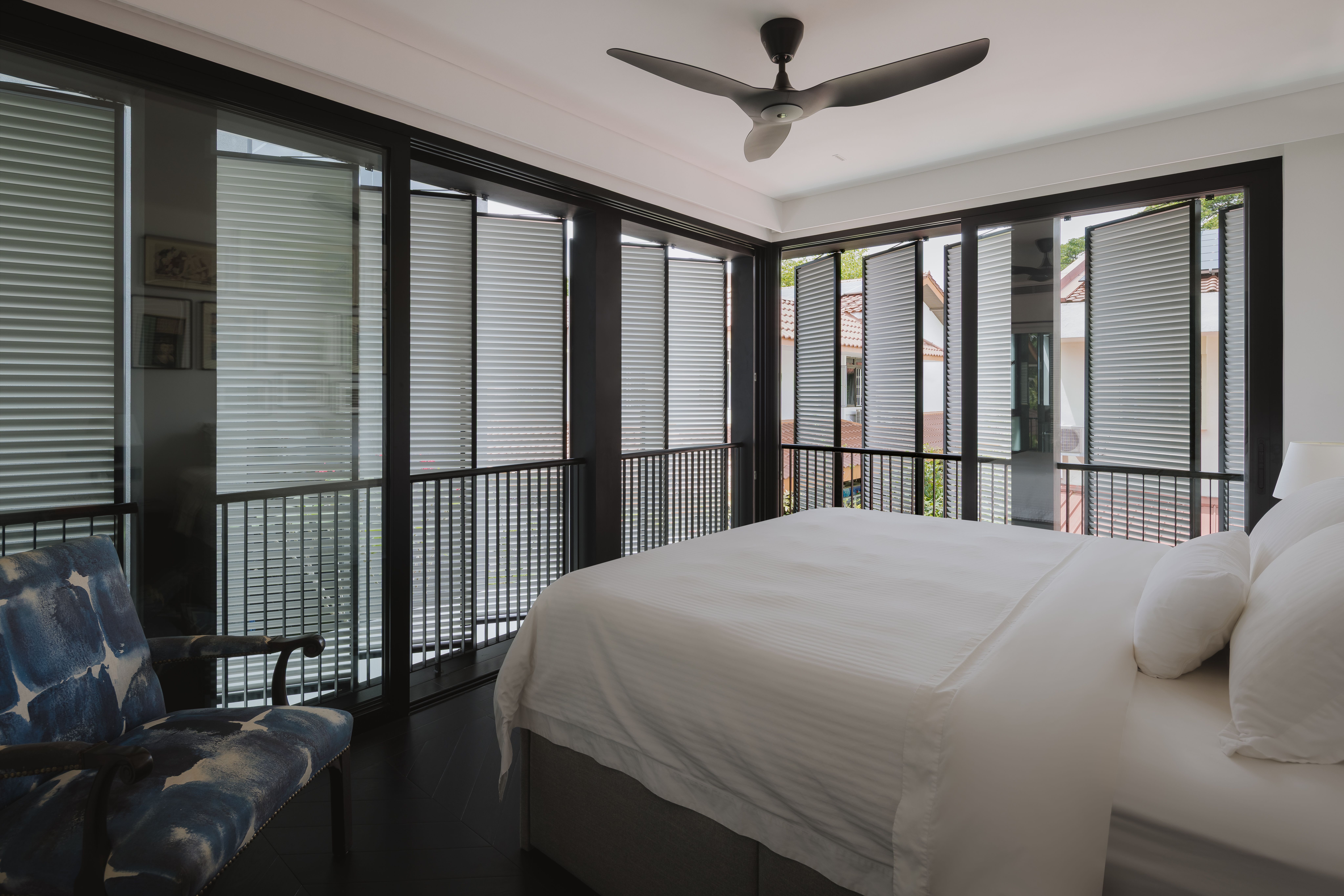 136 Carpmael Road by RichardHO Architects