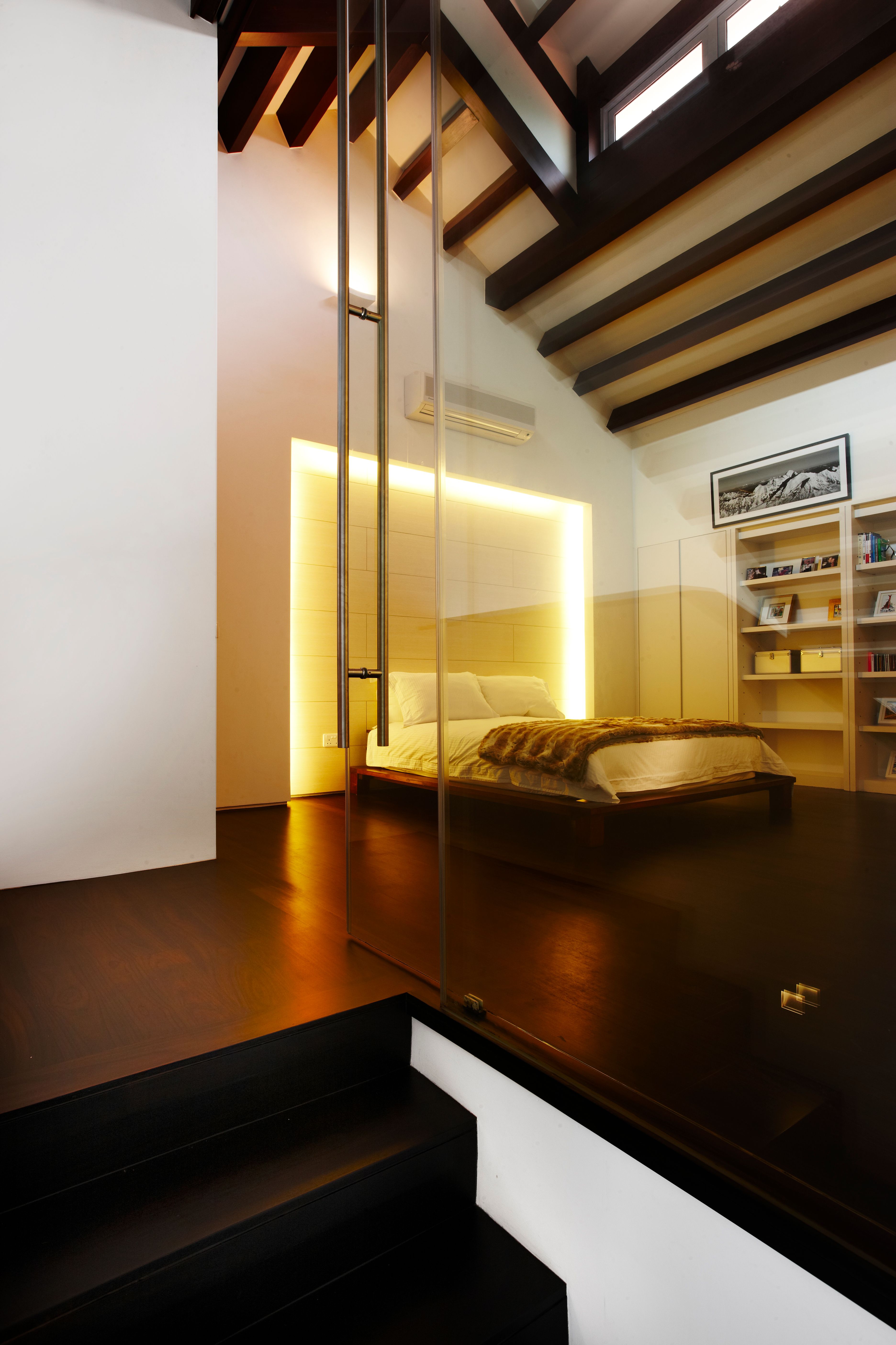 128G Cairnhill Road by RichardHO Architects