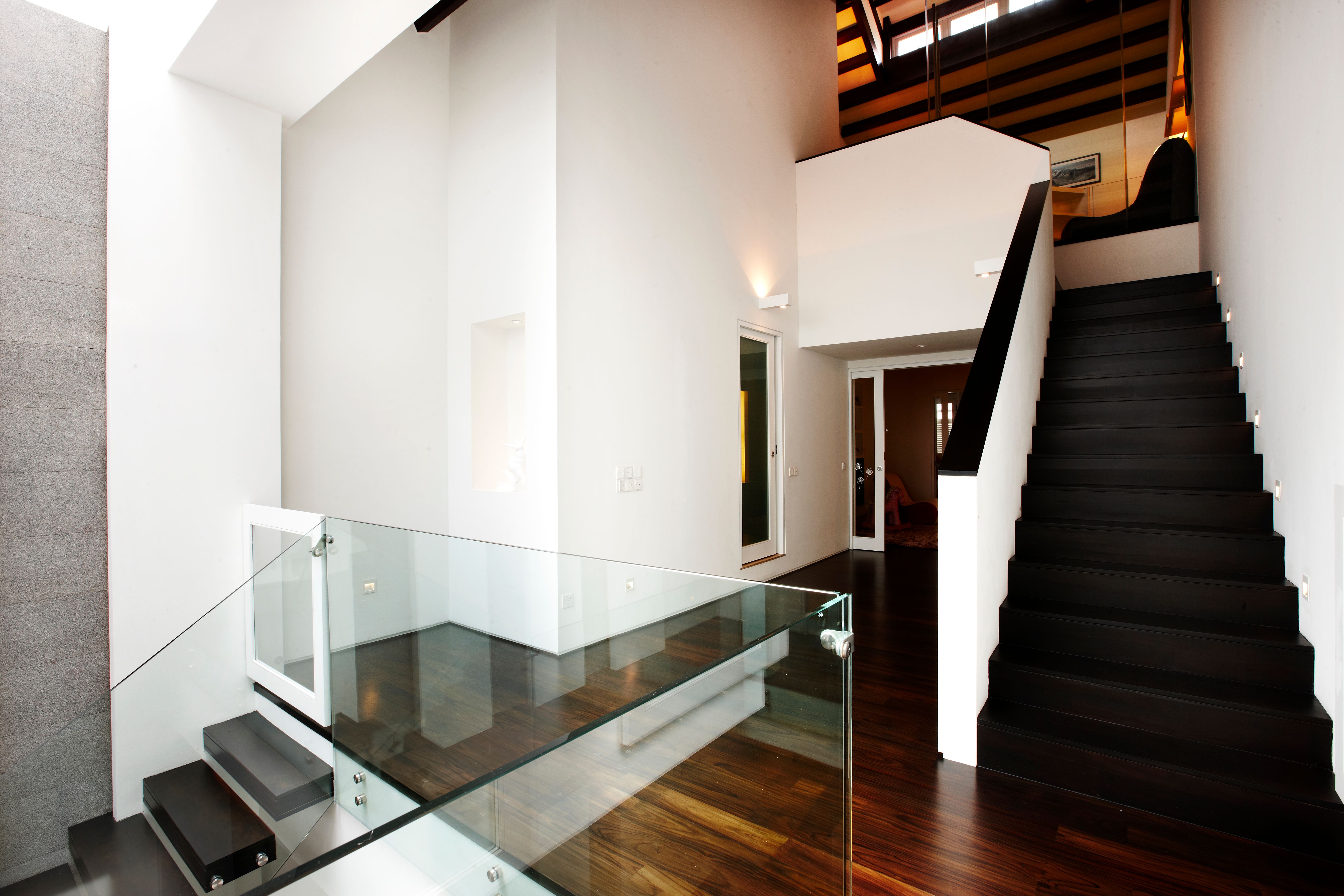 128G Cairnhill Road by RichardHO Architects