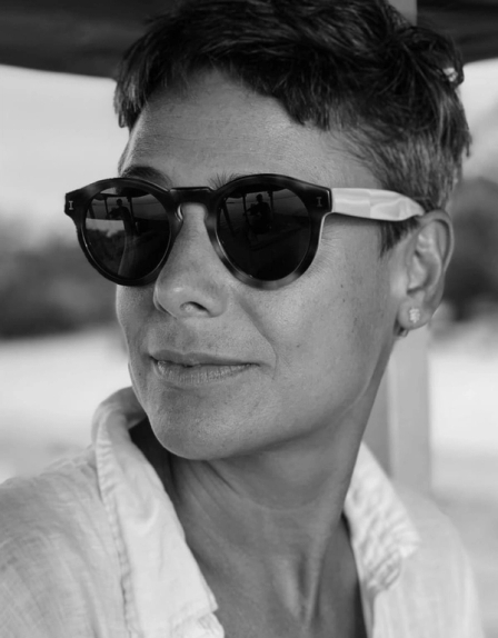 Portrait de Rafaela Carvalho, reconnue pour un style de narration tout en émotion, chez Freshman.