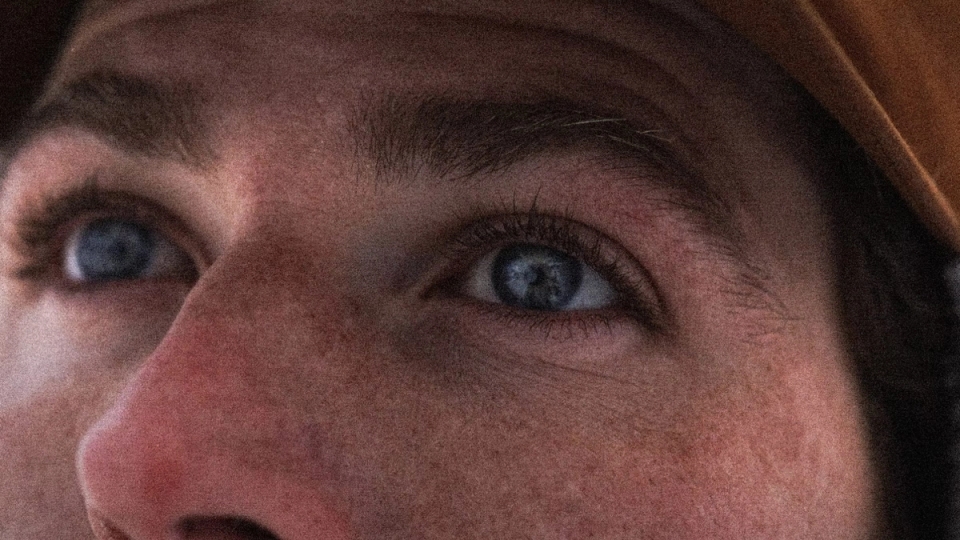 black-diamond-eyes-closeup-danik-bartolini-freshman