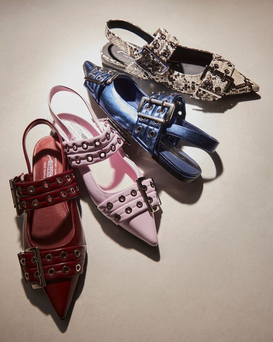 Footwear, photograph 5