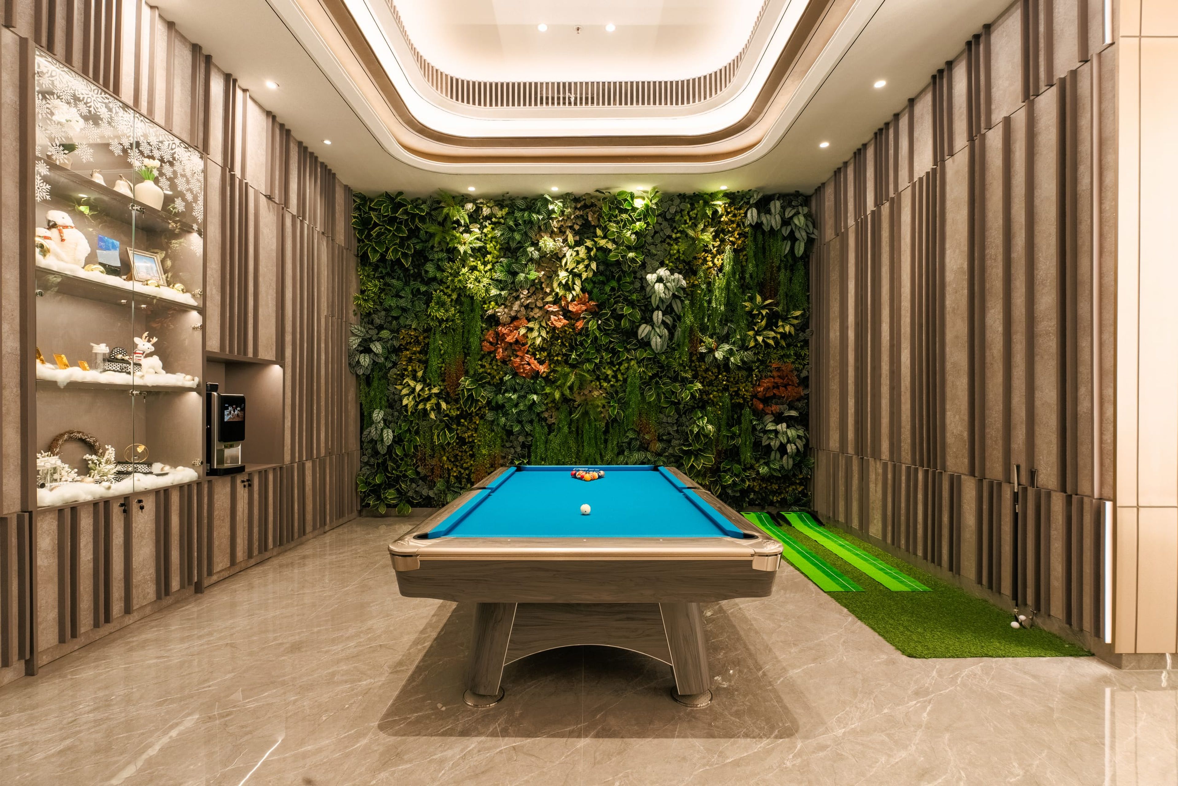 PG Lounge — 1