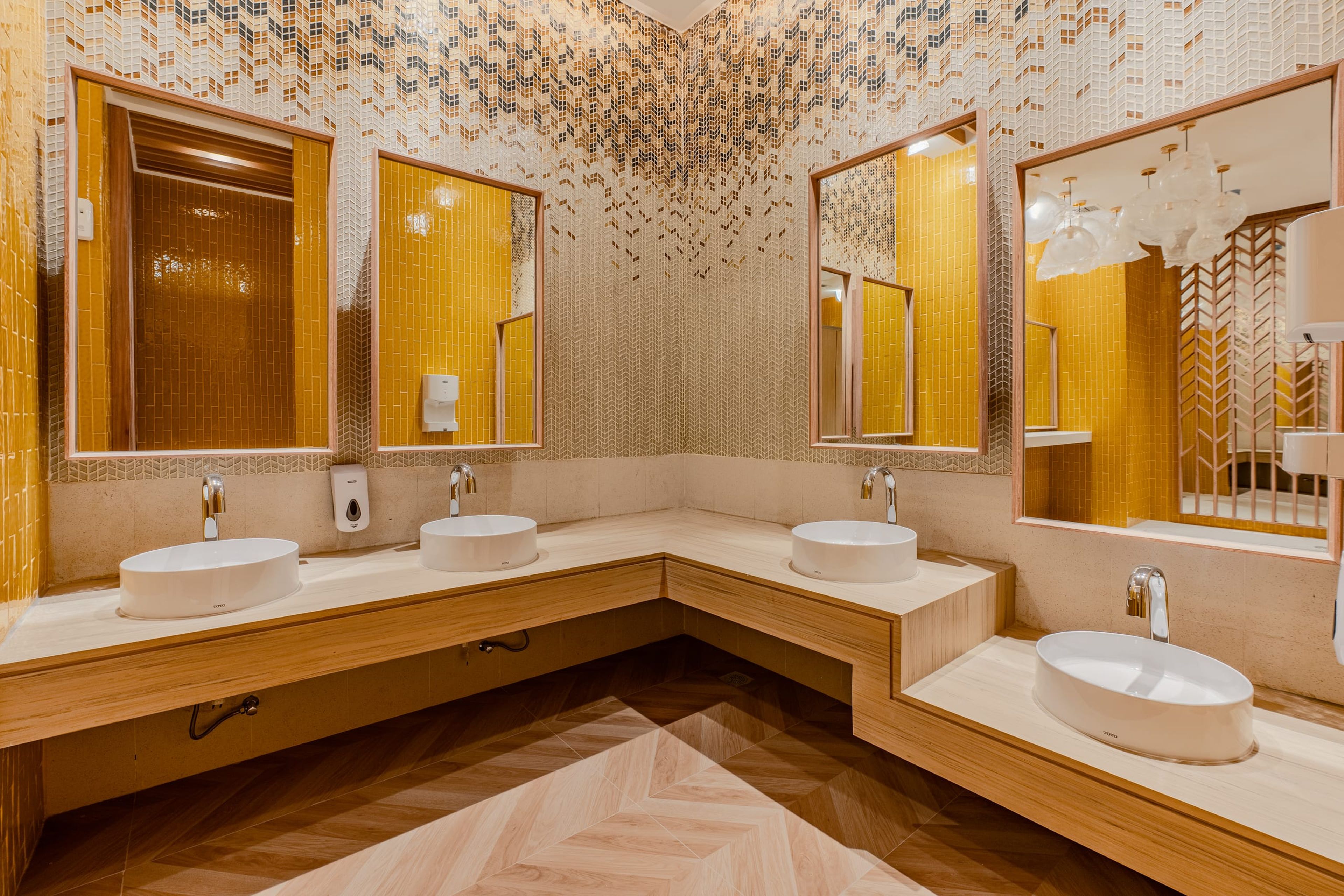 Living World Grand Wisata — 41