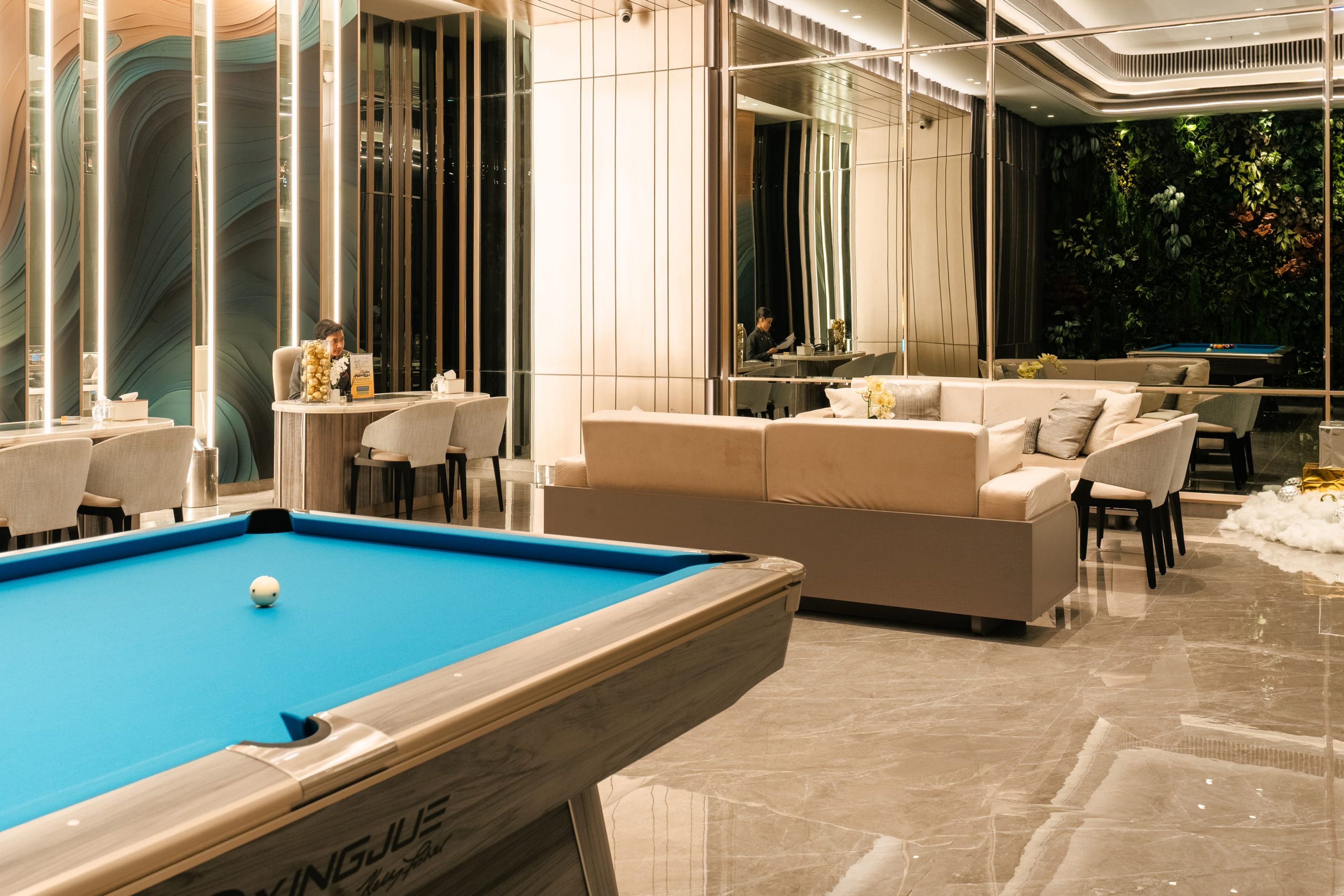 PG Lounge — 8