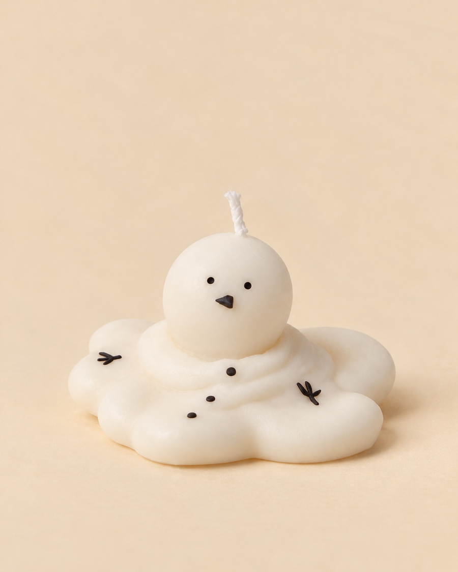 Vela em forma de boneco de neve derretido