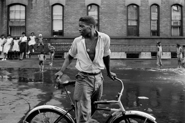 Gordon Parks — Untitled. Harlem, New York, 1948