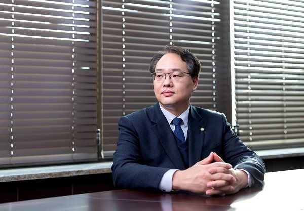 카메라등이용촬영죄, 수치심 유발 기준 해석에 따라 범죄 혐의 인정될 수 있어