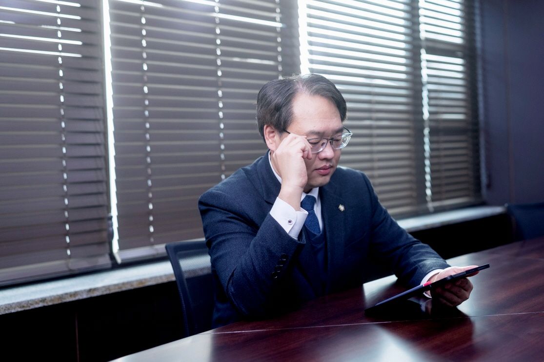 공중밀집장소추행, 장소의 범위와 과실여부에 따라 혐의 성립 될 수 있어