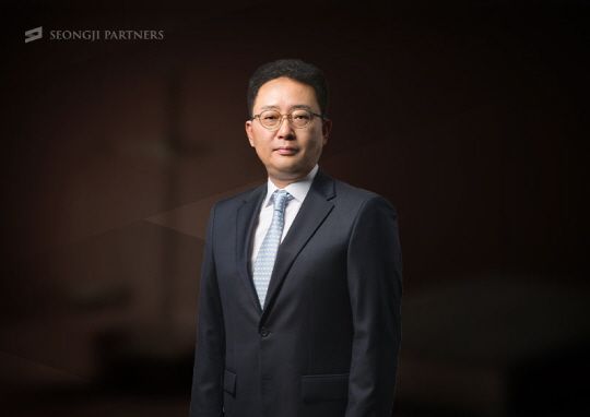 특수강간, 법정형이 상향되며 단순 가담도 처벌 피할 수 없어