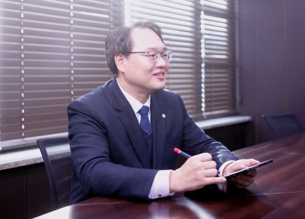 공중밀집장소추행, 장소의 범위와 과실여부에 따라 혐의 성립될 수 있어