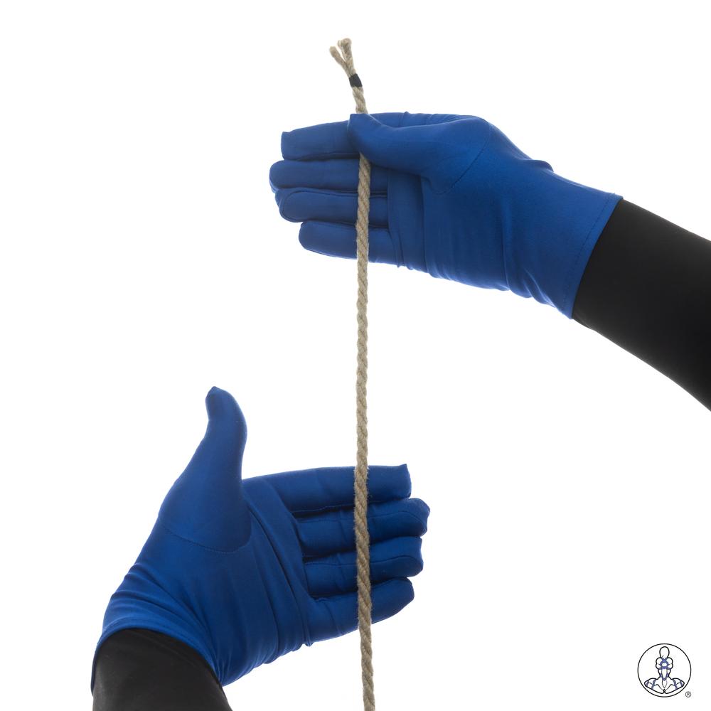 2.  Première boucle vers l'extérieur : pose tes doigts sur l'extérieur de la mèche.