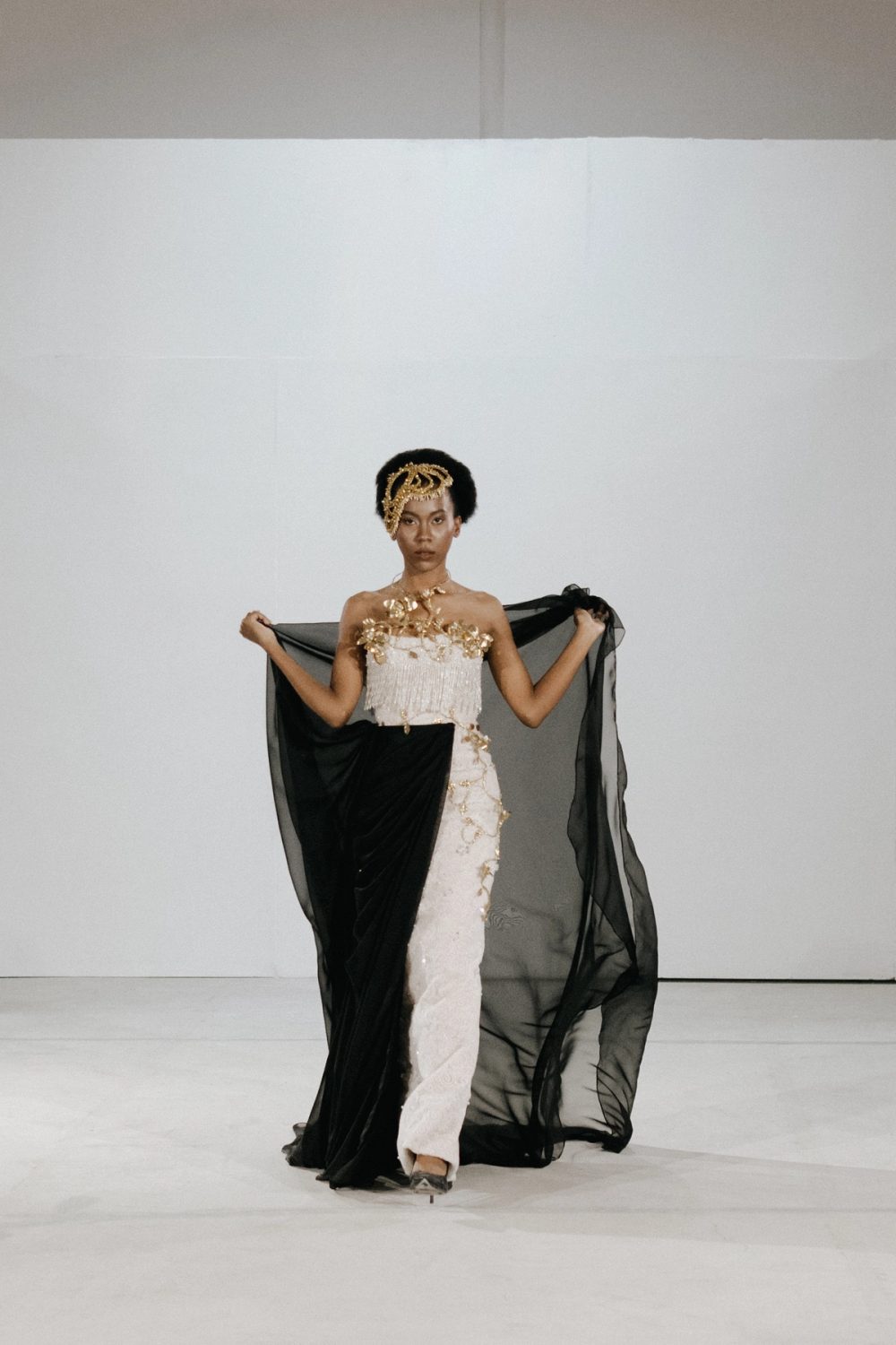 Show 01, look 1