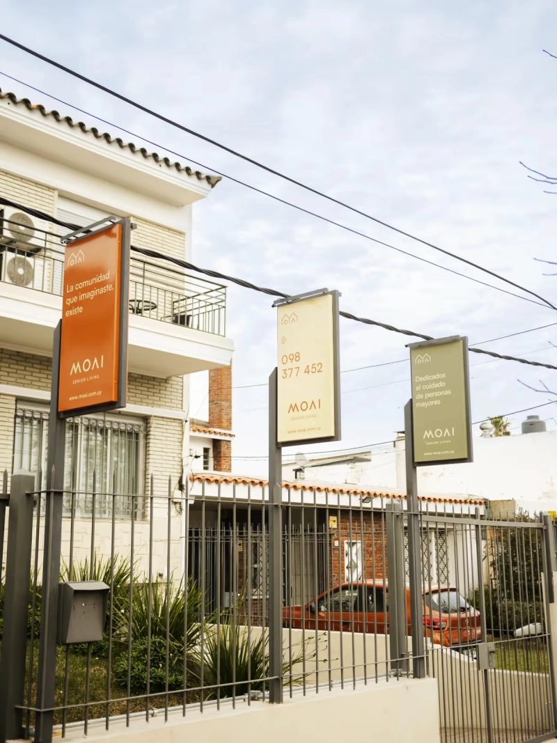Vertical outdoor sign trio