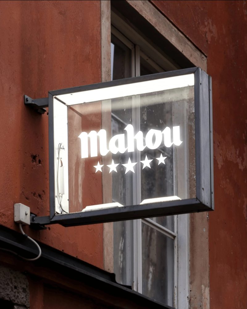 Illuminated street sign