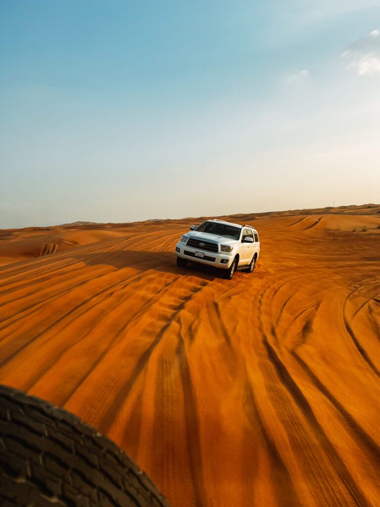 Pustynne Jeep Safari w Dubaju. Musisz to przeżyć