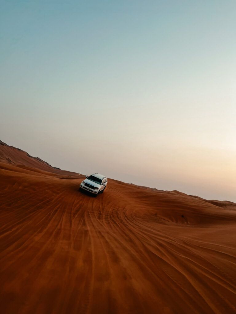 Pustynne Jeep Safari w Dubaju. Musisz to przeżyć