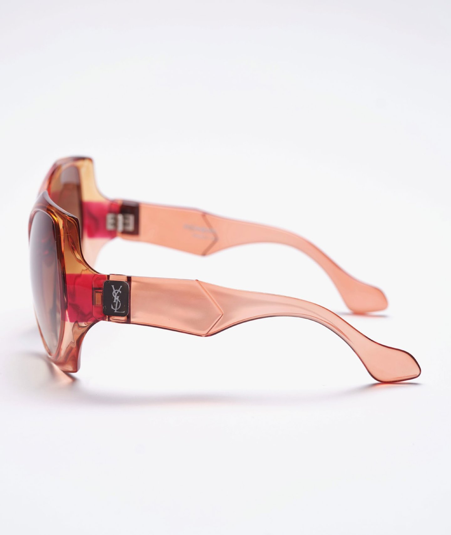 Yves Saint Laurent (YSL) Ronde, réf. A7019 — vue de profil