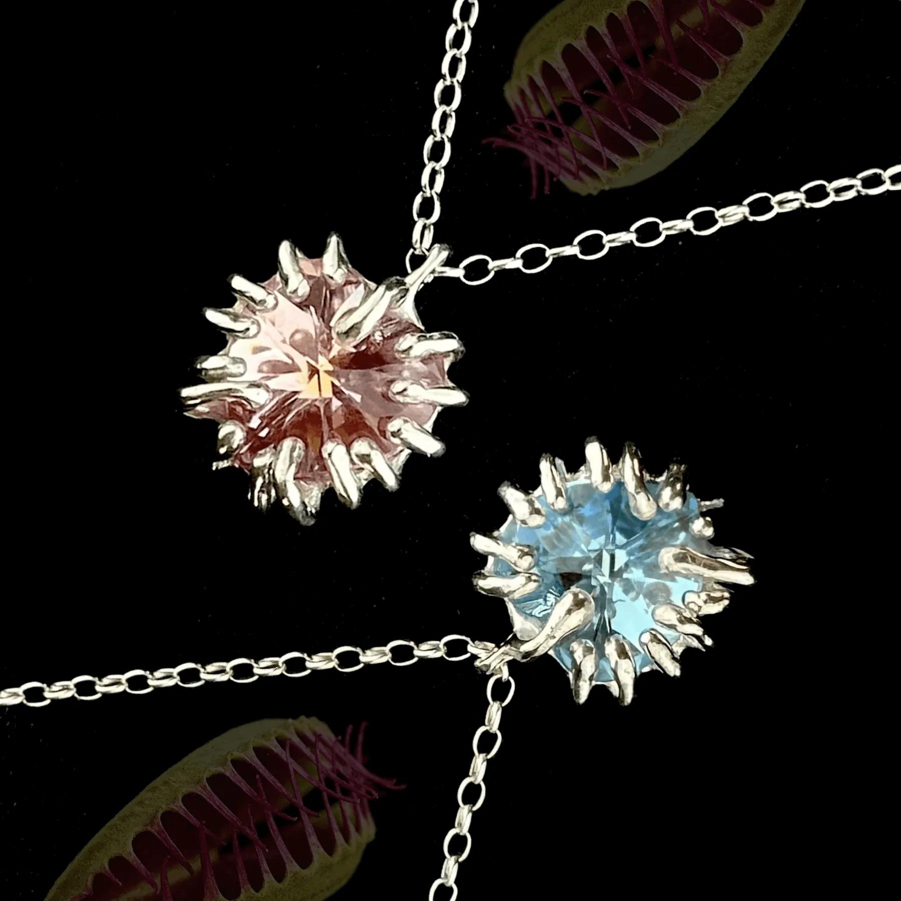 Hearttrap pendant