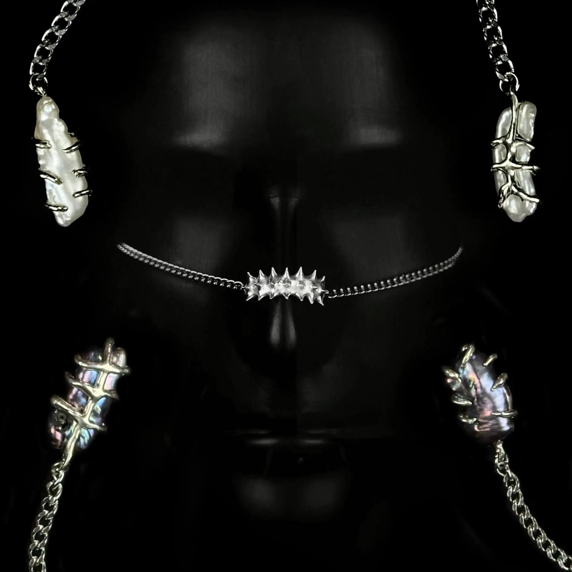 Spikes facechain