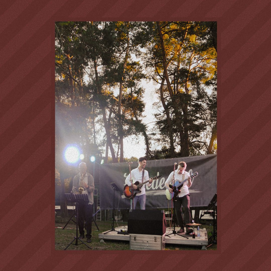 30. August 2025 Waldkonzert des @MusikvereinLauterbach Scherf-Ranch, Lauterbach  #Peifedeggel #Akustik #Gitarrenmusik #Waldkonzert #MusikvereinLauterbach #Lauterbach #Musikverein #SchönesWetter #Zelt #Segel #Livemusik #Konzert #Saar #Saarland #Musikantenland #Kusel #Kusellied #Völklingen #Warndt #Live #Laudabach #FritzWunderlich #Bäume #Alpaca