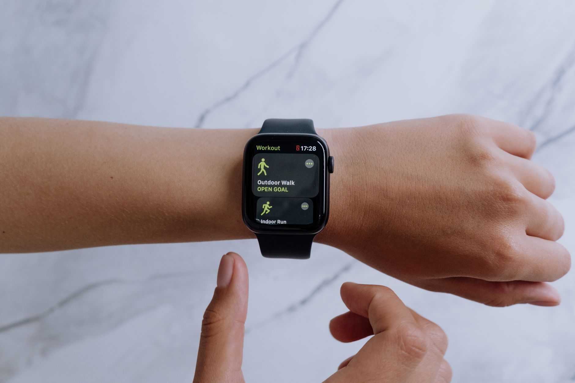 Dlaczego smartwatch Apple Watch nie nazywa się iWatch?