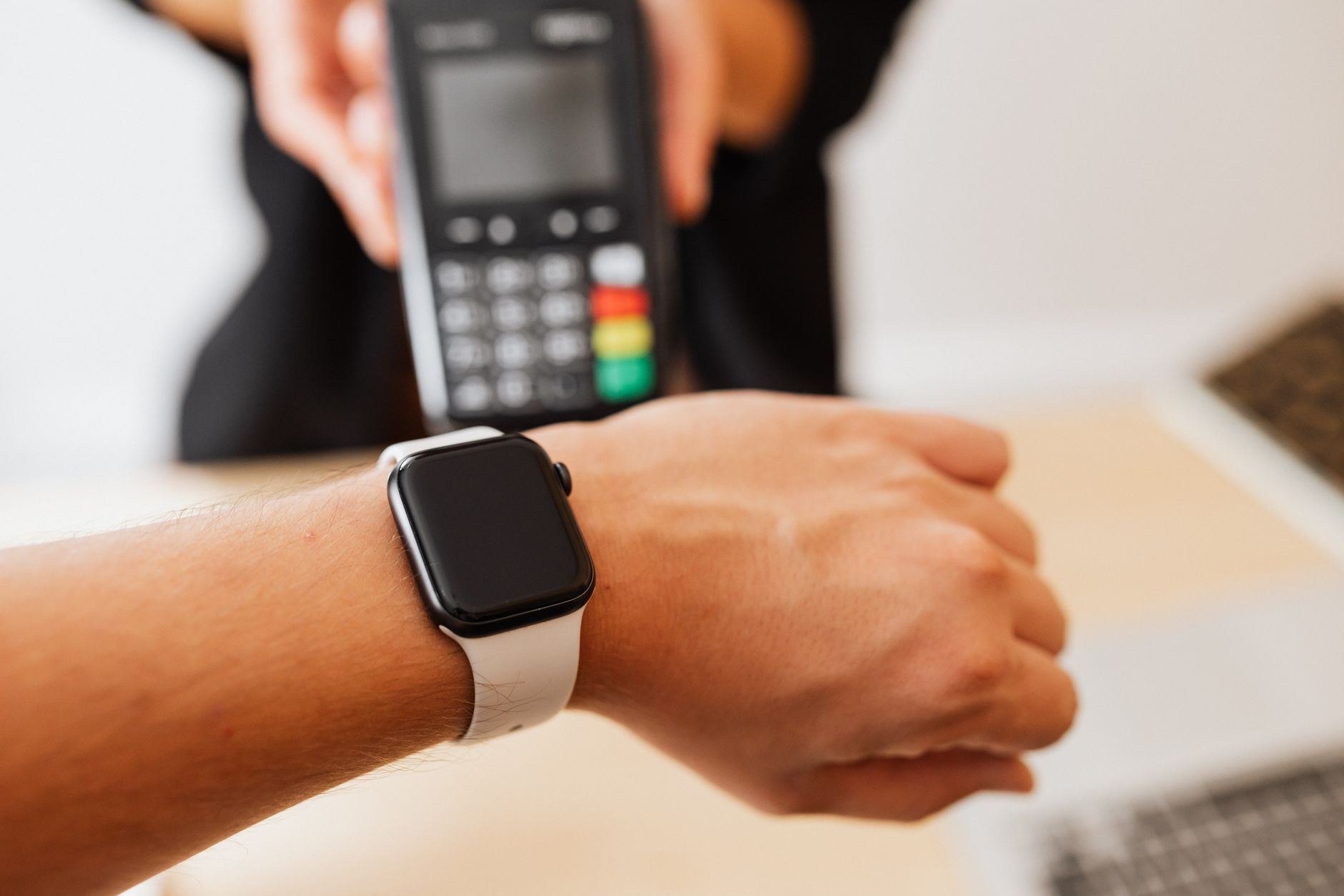 Oto nowy smartwatch zasilany ciepłem ciała!
