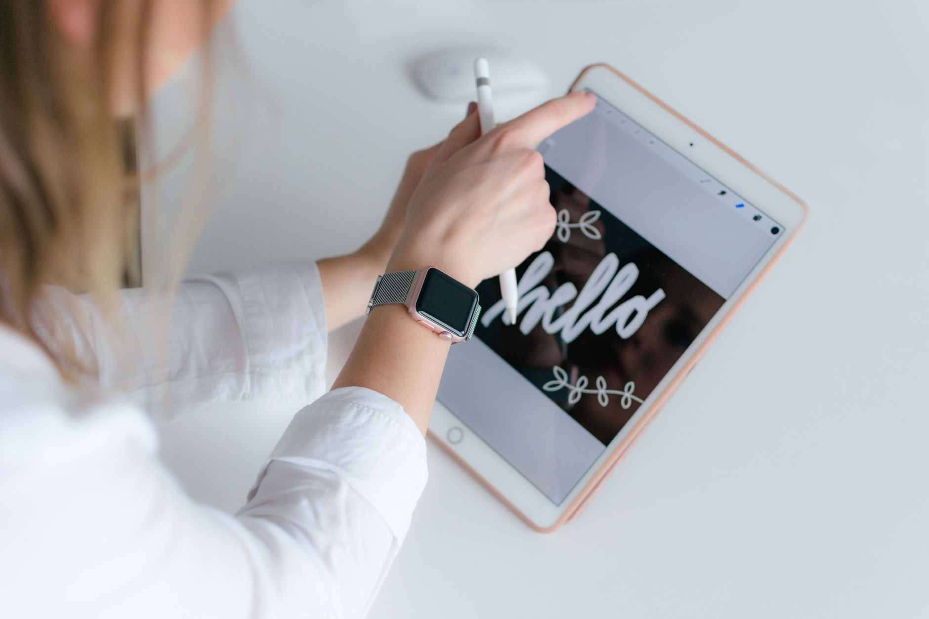 Krok wstecz? Użytkownicy zauważyli grubsze ramki wokół ekranu w nowym Apple Watch