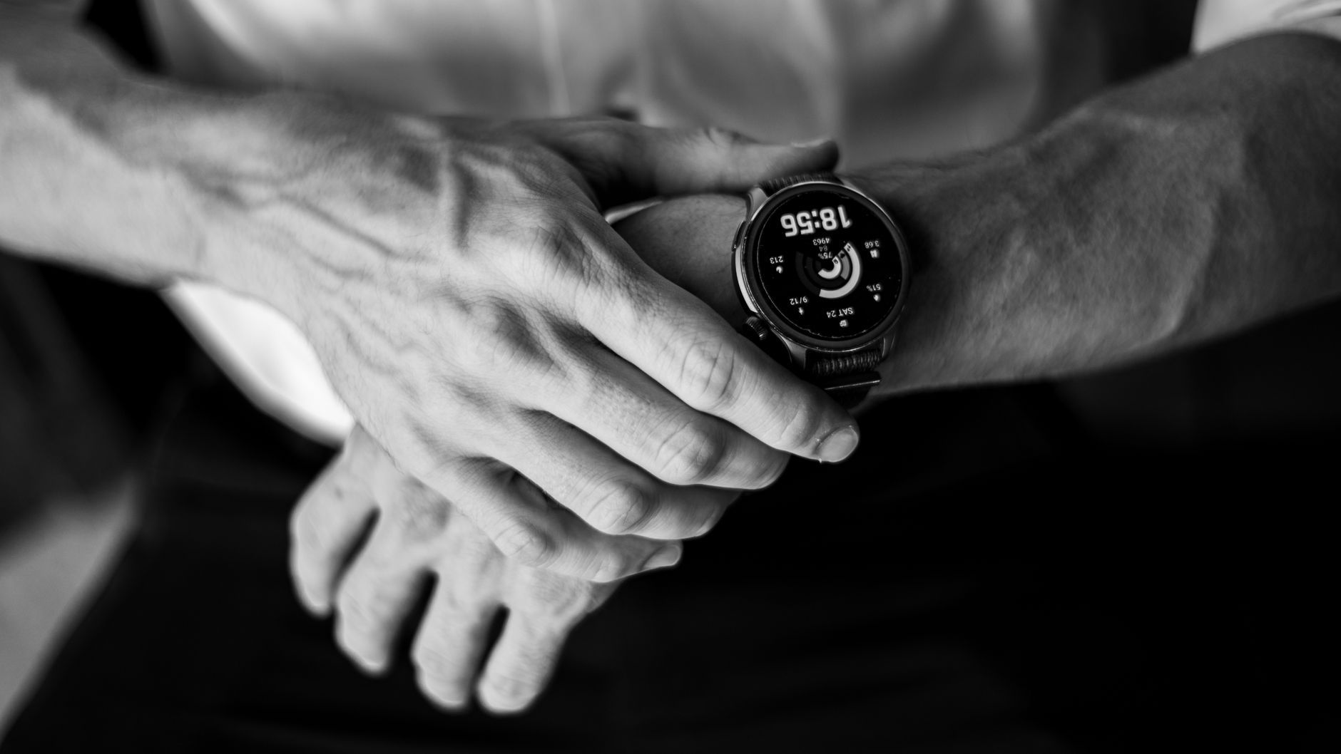 Emporio Armani wypuszcza swoją pierwszą kolekcję smartwatchy hybrydowych