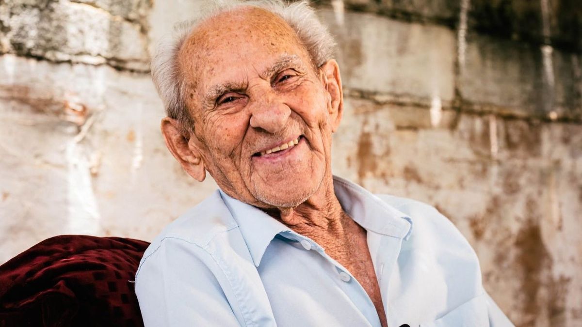 Morre Vovô Anésio, fenômeno nas redes sociais, aos 88 anos