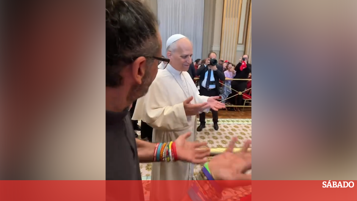 Papa Leão XIV faz gesto viral 