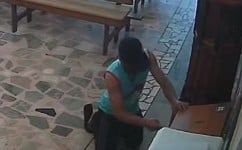 VÍDEO: Homem se passa por fiel e viola caixa de doações em igreja em MG