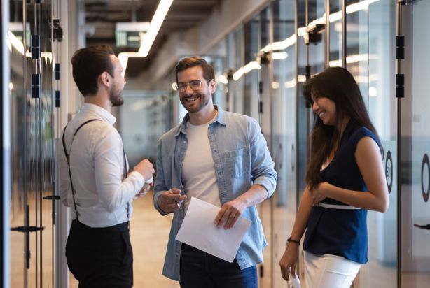 Amizade no trabalho: benefícios e limites