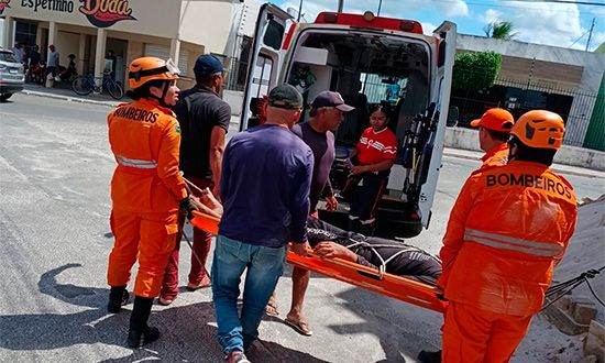 Homem sofre convulsão em laje e é resgatado pelos bombeiros em Dores